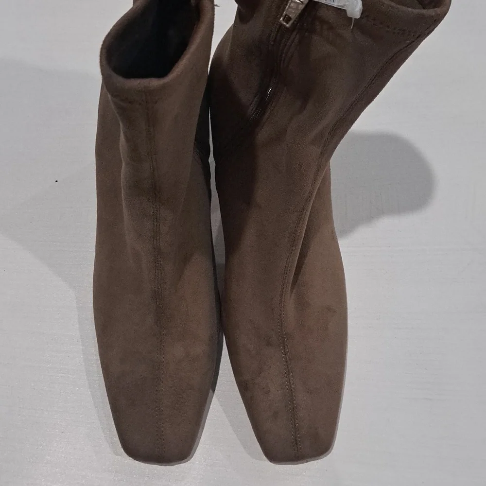 Steve Madden Vinka Bootie - Picture 5 of 6